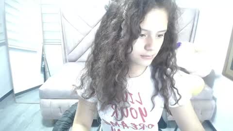 Snapshot of velvet_moon_v chatting on September 2025 01:02:01 PM velvet_moon_v online show from September 2025 01:02:01 PM