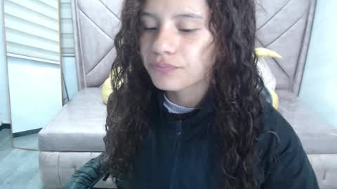 Snapshot of velvet_moon_v chatting on September 2025 01:02:01 PM velvet_moon_v online show from September 2025 01:02:01 PM