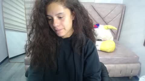 Snapshot of velvet_moon_v chatting on September 2025 01:25:02 PM velvet_moon_v online show from September 2025 01:25:02 PM