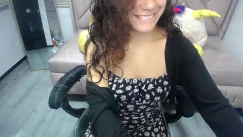 Snapshot of velvet_moon_v chatting on September 2025 01:15:02 PM velvet_moon_v online show from September 2025 01:15:02 PM