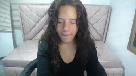 Snapshot of velvet_moon_v chatting on September 2025 01:16:02 PM velvet_moon_v online show from September 2025 01:16:02 PM