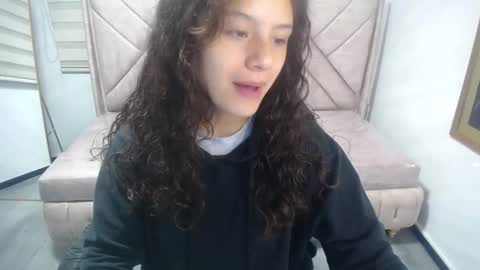 Snapshot of velvet_moon_v chatting on September 2025 01:05:02 PM velvet_moon_v online show from September 2025 01:05:02 PM