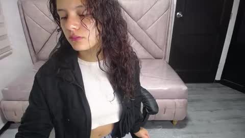 Snapshot of velvet_moon_v chatting on October 2025 01:09:01 PM velvet_moon_v online show from October 2025 01:09:01 PM