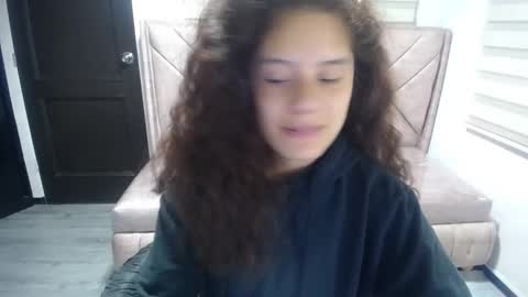 Snapshot of velvet_moon_v chatting on October 2025 01:11:01 PM velvet_moon_v online show from October 2025 01:11:01 PM