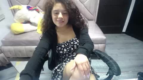 Snapshot of velvet_moon_v chatting on October 2025 01:46:02 PM velvet_moon_v online show from October 2025 01:46:02 PM