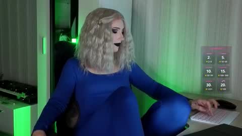 Snapshot of velvet_siren chatting on November 2025 10:15:01 AM Violet online show from November 2025 10:15:01 AM