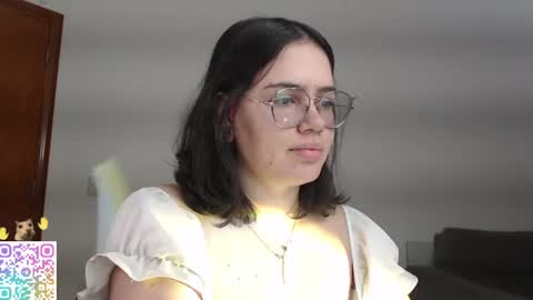 Snapshot of velvetcrystal chatting on June 2026 01:43:01 AM Crystal PVT OPEN online show from June 2026 01:43:01 AM
