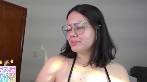 Snapshot of velvetcrystal chatting on July 2026 01:01:01 AM Crystal PVT OPEN online show from July 2026 01:01:01 AM