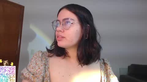 Snapshot of velvetcrystal chatting on July 2026 02:17:02 AM Crystal PVT OPEN online show from July 2026 02:17:02 AM