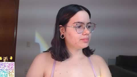 Snapshot of velvetcrystal chatting on July 2026 02:49:02 AM Crystal PVT OPEN online show from July 2026 02:49:02 AM