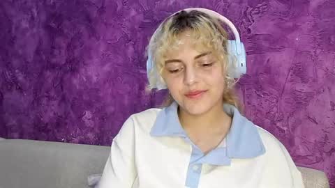 velvetmumble online show from June 2026 05:18:01 PM