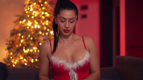 Adalline online show from December 2024 05:00:01 PM