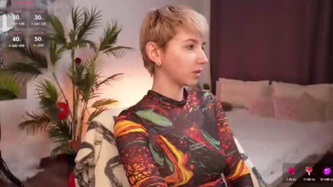 Snapshot of velvetvalkyries chatting on February 2025 08:00:01 PM CLEOshort hair TIna long hair online show from February 2025 08:00:01 PM