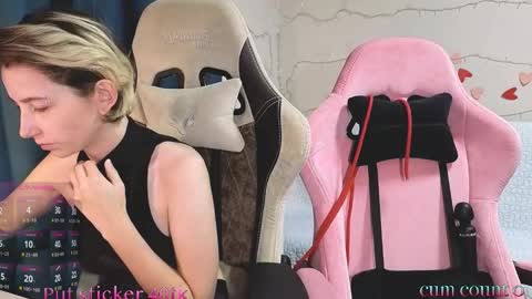 Snapshot of velvetvalkyries chatting on September 2025 05:23:02 PM CLEOshort hair TIna long hair online show from September 2025 05:23:02 PM