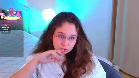 velvetvixencute online show from September 2025 05:32:01 AM