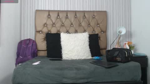 veneno hot online show from February 2025 02:10:01 PM