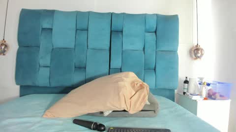 Snapshot of venezolana_caro chatting on May 2026 12:01:02 PM venezolana_caro online show from May 2026 12:01:02 PM