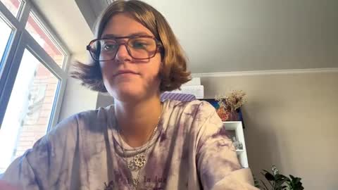 Sam online show from September 2025 09:45:02 AM