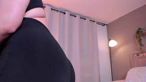 Snapshot of venus_reid chatting on September 2025 04:22:01 AM venus_reid online show from September 2025 04:22:01 AM