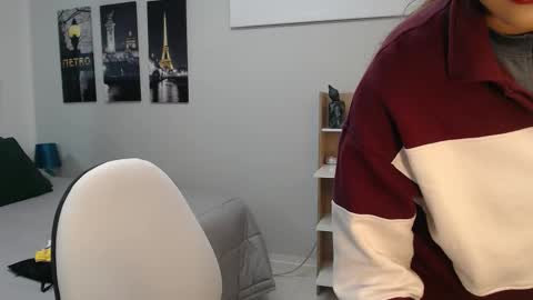 Mia online show from September 2025 12:27:01 PM