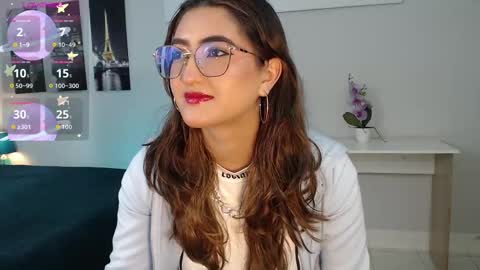 Mia online show from September 2025 12:28:01 PM