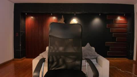 Venus Cooper Everyday From 1400 to 2200 Col Time online show from April 2026 07:14:01 PM