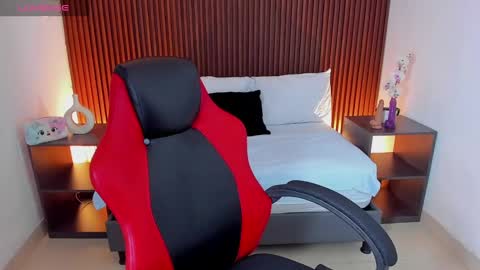 Nice to greet you my name is Vanessa  online show from December 2024 01:05:02 PM