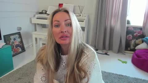 Snapshot of veola_new chatting on September 2025 03:45:02 AM Violetta online show from September 2025 03:45:02 AM