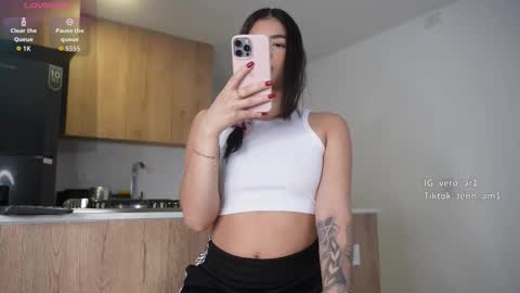 vero_cam online show from December 2025 02:18:01 AM