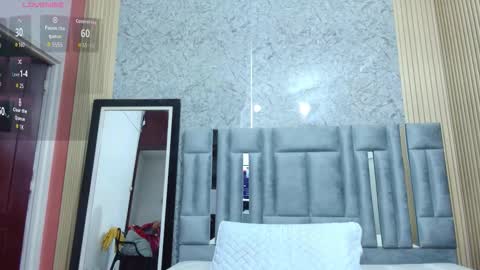 Veronica online show from December 2025 12:44:02 PM