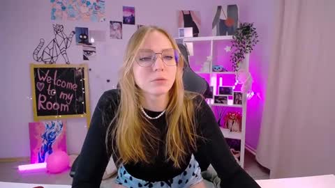 VERONICA online show from February 2025 12:00:02 PM