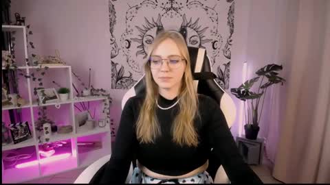 VERONICA online show from March 2025 06:22:02 PM