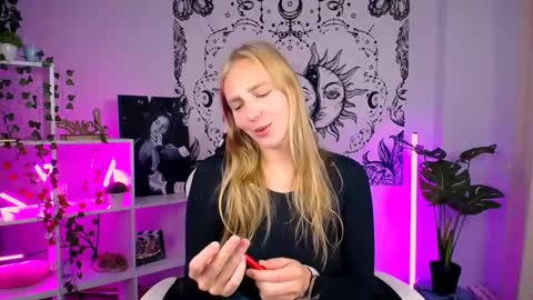 VERONICA online show from September 2025 10:04:01 AM