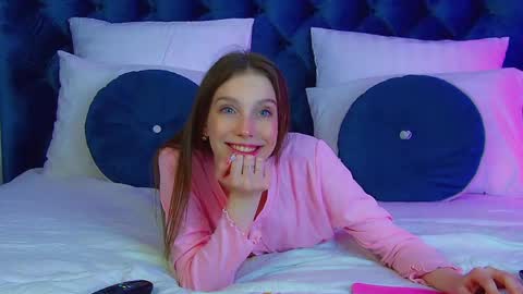 Snapshot of veronicavance chatting on June 2026 06:35:02 PM Veronica online show from June 2026 06:35:02 PM