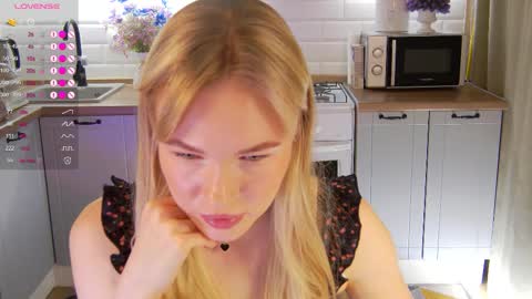 Snapshot of veronikamitchel chatting on October 2025 03:38:02 PM Veronika online show from October 2025 03:38:02 PM