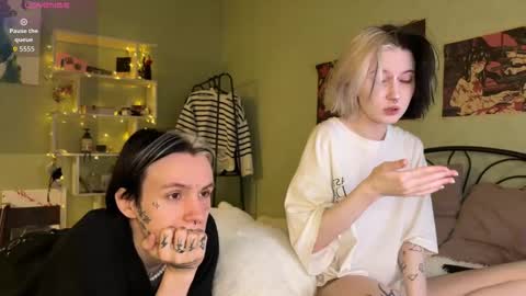 Snapshot of veryraretwins chatting on October 2025 10:40:02 PM veryraretwins online show from October 2025 10:40:02 PM