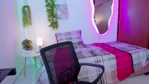 Snapshot of vexa_rosie chatting on June 2026 04:54:02 AM hi im vexa online show from June 2026 04:54:02 AM