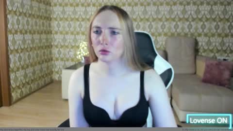 Snapshot of vi_luxxxy chatting on May 2026 02:06:01 AM vi_luxxxy online show from May 2026 02:06:01 AM