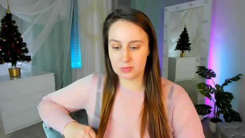 Snapshot of via_lattea_ chatting on December 2024 07:00:01 PM Camilla online show from December 2024 07:00:01 PM