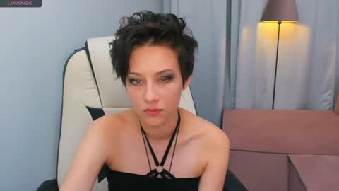 Snapshot of via_mayer chatting on September 2025 09:58:02 PM Via online show from September 2025 09:58:02 PM
