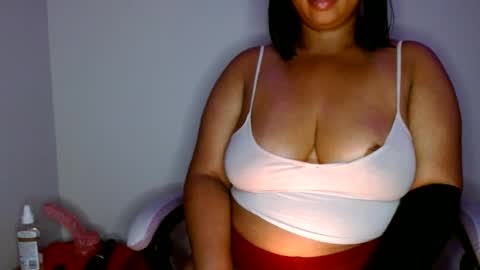 Snapshot of vibe_xxxo chatting on June 2026 05:43:01 AM vibe_xxxo online show from June 2026 05:43:01 AM