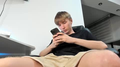 vibemygirl online show from January 2025 12:00:01 PM