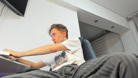 vibemygirl online show from January 2025 06:03:02 PM