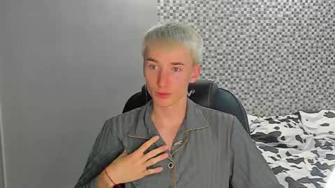 vibemygirl online show from September 2025 11:43:01 AM