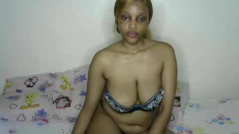 Snapshot of vibes_queen chatting on September 2025 04:07:01 PM vibes_queen online show from September 2025 04:07:01 PM
