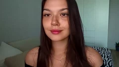 Snapshot of vicki_queen chatting on June 2026 05:12:02 AM Lina online show from June 2026 05:12:02 AM