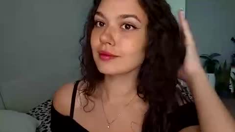 Snapshot of vicki_queen chatting on July 2026 05:12:01 AM Lina online show from July 2026 05:12:01 AM