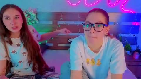 Stacy  Charlotte Lolaon keyboard online show from December 2025 12:42:02 PM