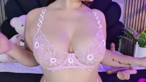 vicky_lopezz_ online show from April 2026 02:42:01 AM