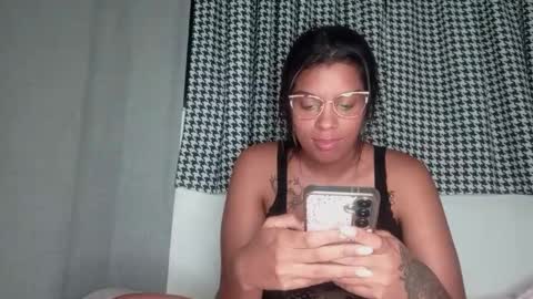 Snapshot of vickyhm22 chatting on October 2025 02:51:02 AM vickyhm22 online show from October 2025 02:51:02 AM